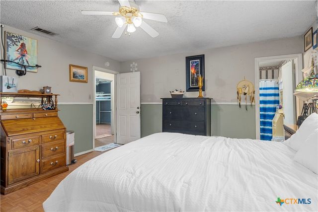 812 W Warren Street, Hewitt, TX 76643