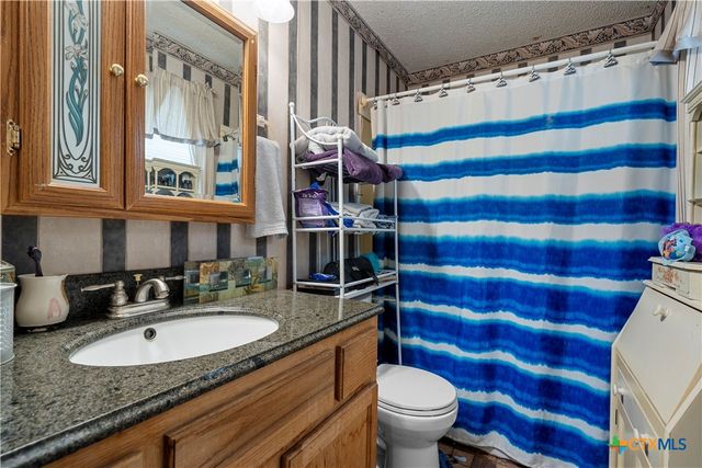 812 W Warren Street, Hewitt, TX 76643