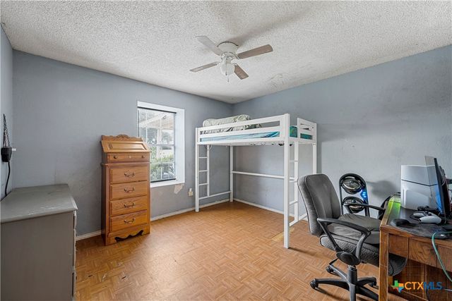812 W Warren Street, Hewitt, TX 76643