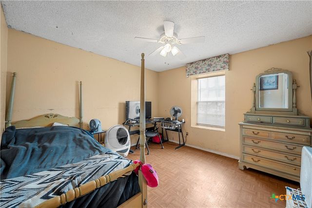 812 W Warren Street, Hewitt, TX 76643
