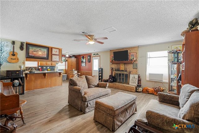 812 W Warren Street, Hewitt, TX 76643
