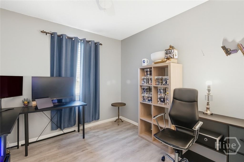 Image 10 of property listing at 123 Wassaw Road, Savannah, GA 31410