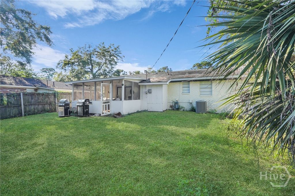 Image 12 of property listing at 123 Wassaw Road, Savannah, GA 31410