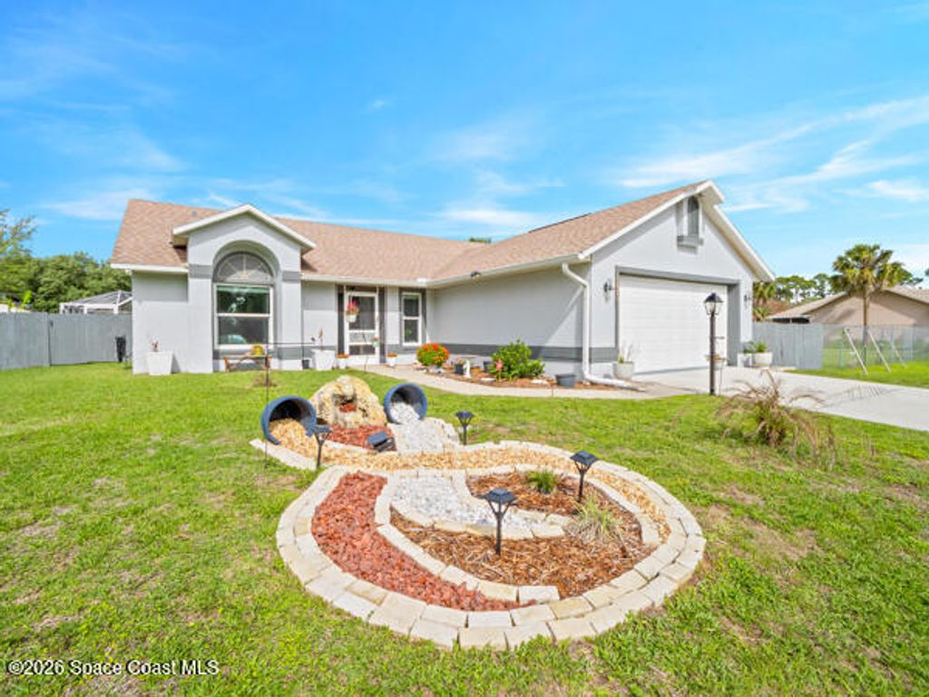 1670 Barnes Avenue NW, Palm Bay, FL 32907