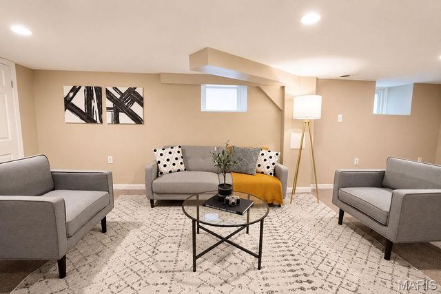 5123 Goethe Avenue, St Louis, MO 63109