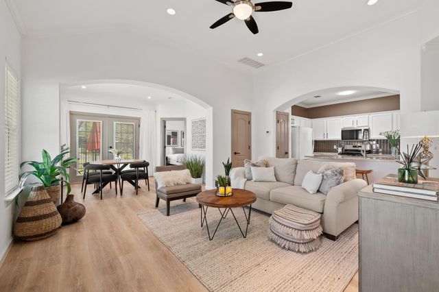 6801 Beckett RD 106L, Austin, TX 78749