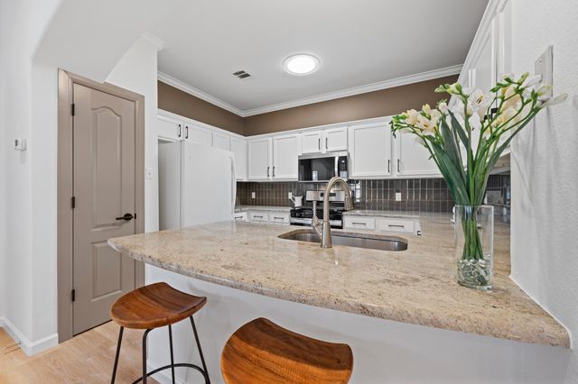 6801 Beckett RD 106L, Austin, TX 78749