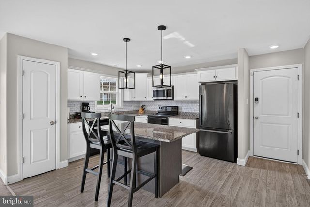 303 MAGNOLIA LN, New Providence, PA 17560