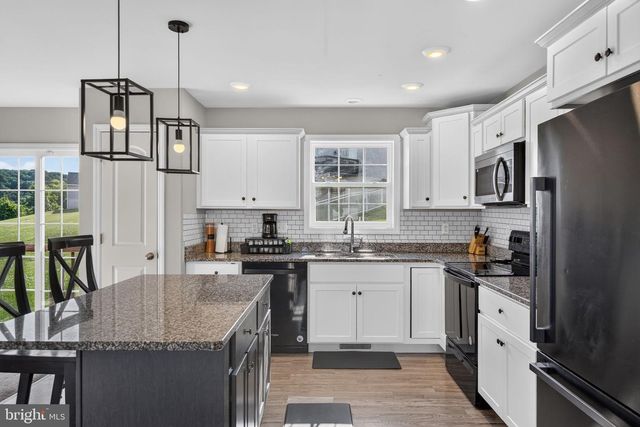 303 MAGNOLIA LN, New Providence, PA 17560