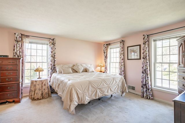 59 Rosegate Farm Drive, Manchester, NH 03109