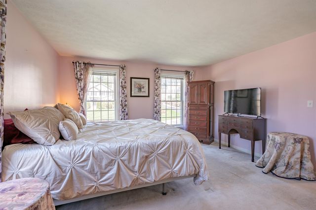 59 Rosegate Farm Drive, Manchester, NH 03109