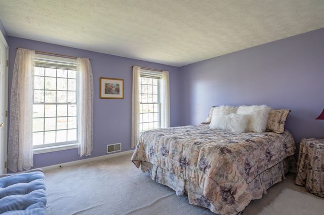 59 Rosegate Farm Drive, Manchester, NH 03109