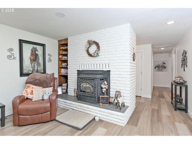 1780 Clover Ridge Rd Ne, Albany, OR 97321