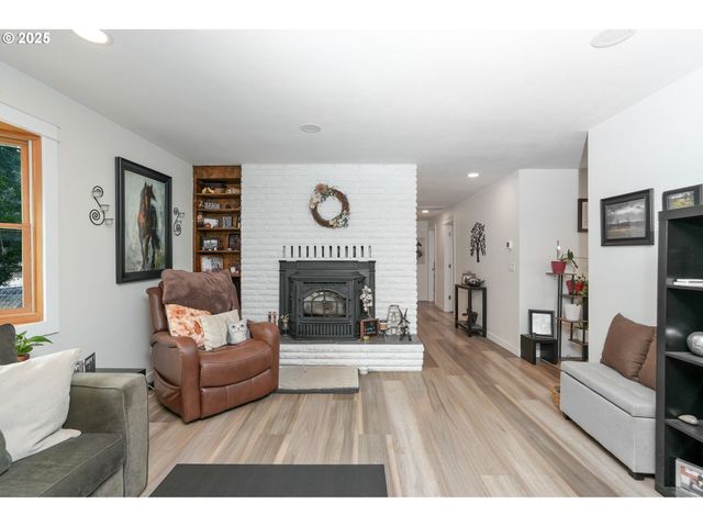 1780 Clover Ridge Rd Ne, Albany, OR 97321