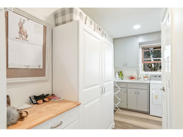 1780 Clover Ridge Rd Ne, Albany, OR 97321