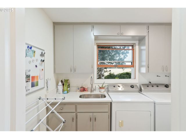 1780 Clover Ridge Rd Ne, Albany, OR 97321