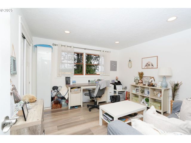 1780 Clover Ridge Rd Ne, Albany, OR 97321