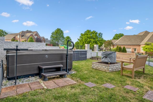 2957 Gatewood Ln, Clarksville, TN 37043