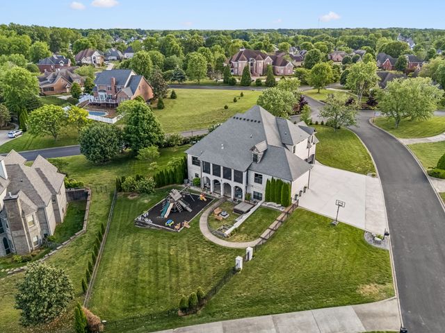 2957 Gatewood Ln, Clarksville, TN 37043