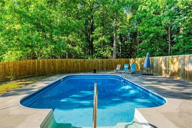 1928 Middlewood Court, High Point, NC 27265