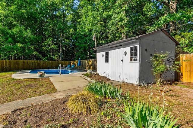 1928 Middlewood Court, High Point, NC 27265