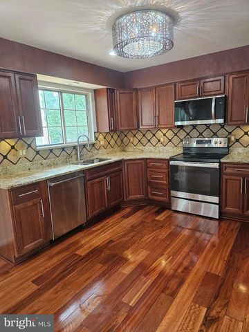 5722 BELCHER FARM DR, Centreville, VA 20120