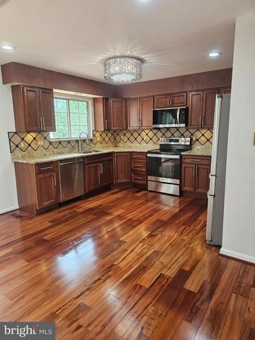5722 BELCHER FARM DR, Centreville, VA 20120