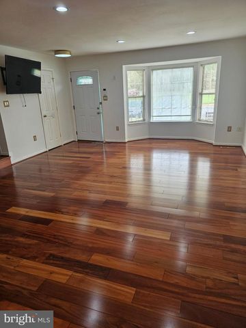 5722 BELCHER FARM DR, Centreville, VA 20120