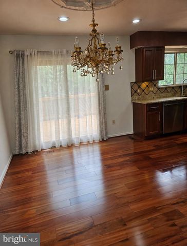 5722 BELCHER FARM DR, Centreville, VA 20120