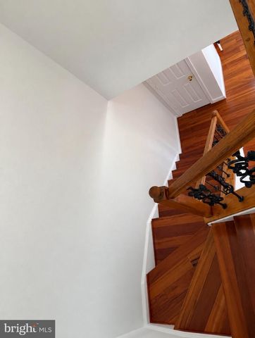 5722 BELCHER FARM DR, Centreville, VA 20120