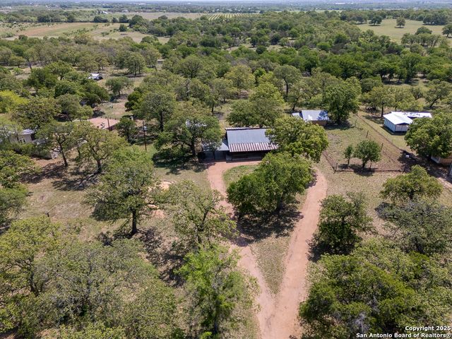 463 woodland, Fredericksburg, TX 78624