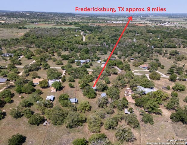 463 woodland, Fredericksburg, TX 78624