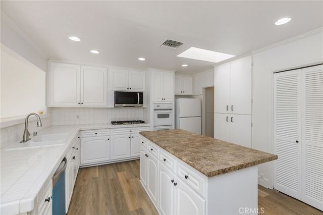 16642 Los Alimos, Granada Hills, CA 91344