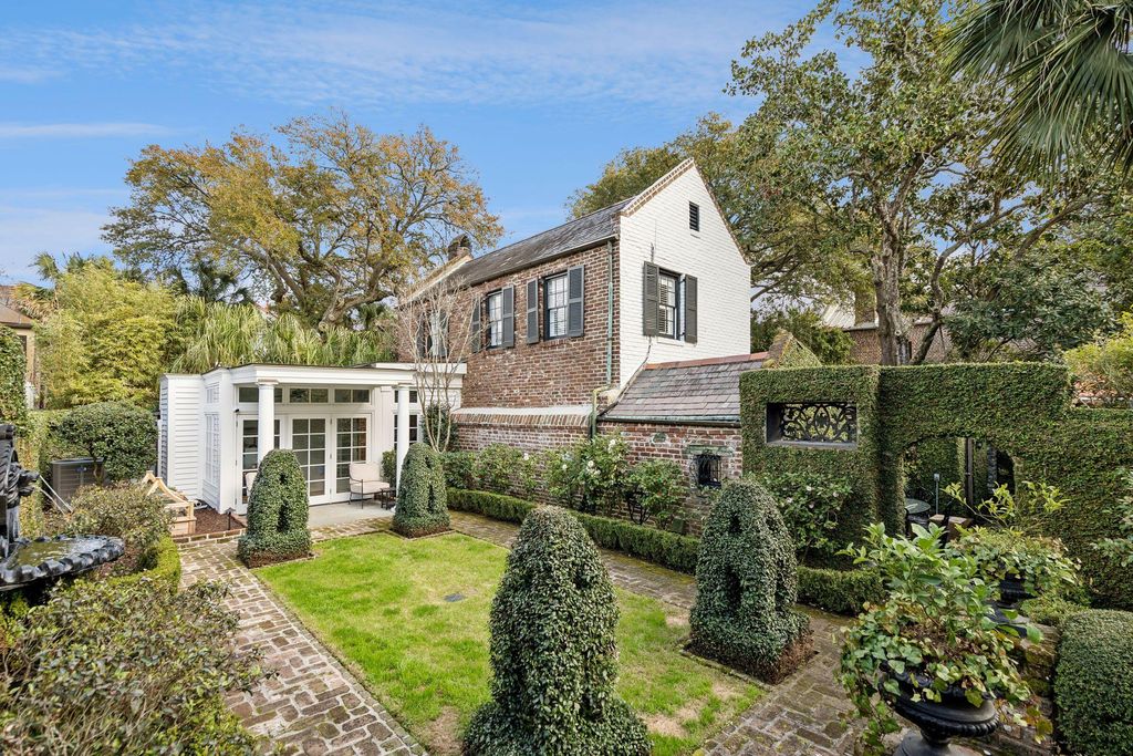 Image 1 of property listing at 12 A Bedons Alley, Charleston, SC 29401