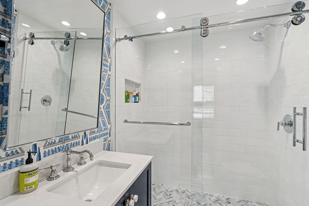 Image 32 of property listing at 12 A Bedons Alley, Charleston, SC 29401