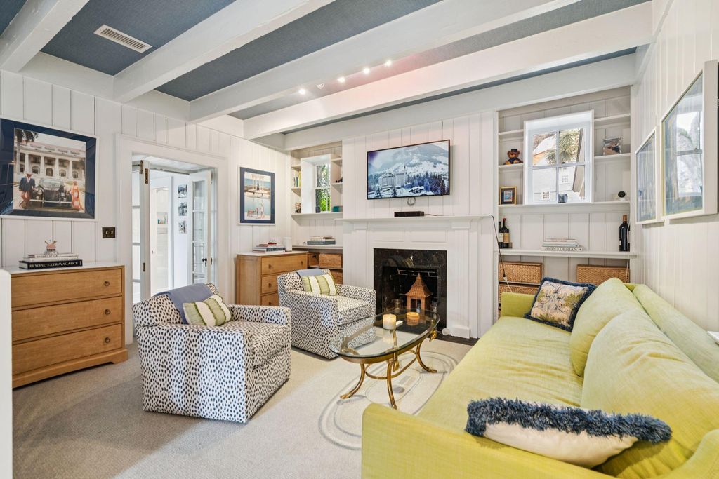 Image 8 of property listing at 12 A Bedons Alley, Charleston, SC 29401