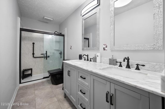 3030 Breckenridge Ln 133, Louisville, KY 40220