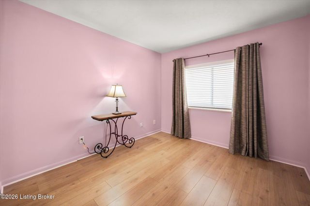 3030 Breckenridge Ln 133, Louisville, KY 40220