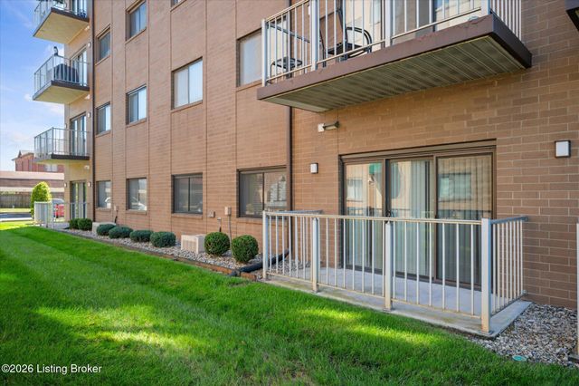 3030 Breckenridge Ln 133, Louisville, KY 40220