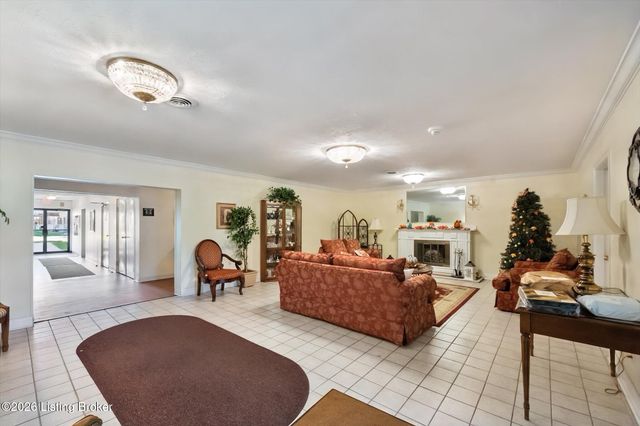 3030 Breckenridge Ln 133, Louisville, KY 40220