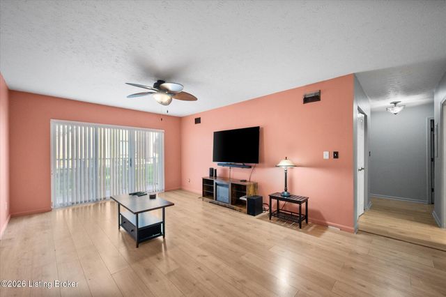3030 Breckenridge Ln 133, Louisville, KY 40220