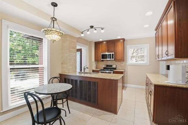 1253 Herschel Avenue, Cincinnati, OH 45208