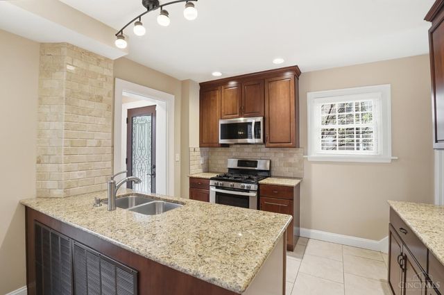 1253 Herschel Avenue, Cincinnati, OH 45208