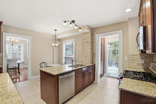 1253 Herschel Avenue, Cincinnati, OH 45208