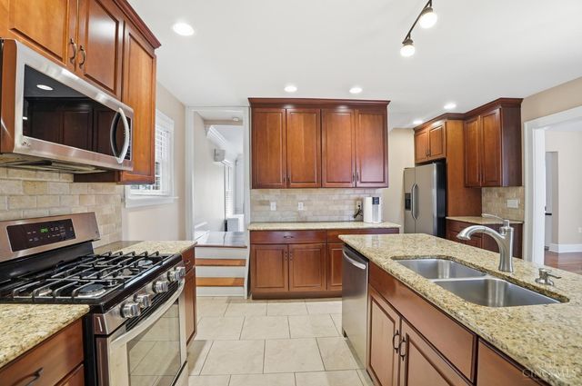 1253 Herschel Avenue, Cincinnati, OH 45208