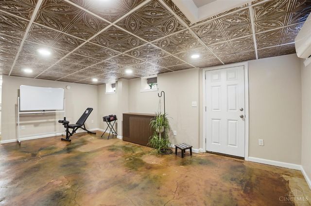 1253 Herschel Avenue, Cincinnati, OH 45208