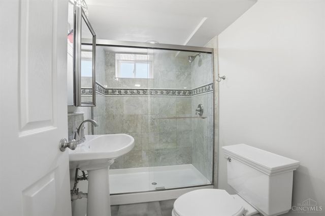 1253 Herschel Avenue, Cincinnati, OH 45208