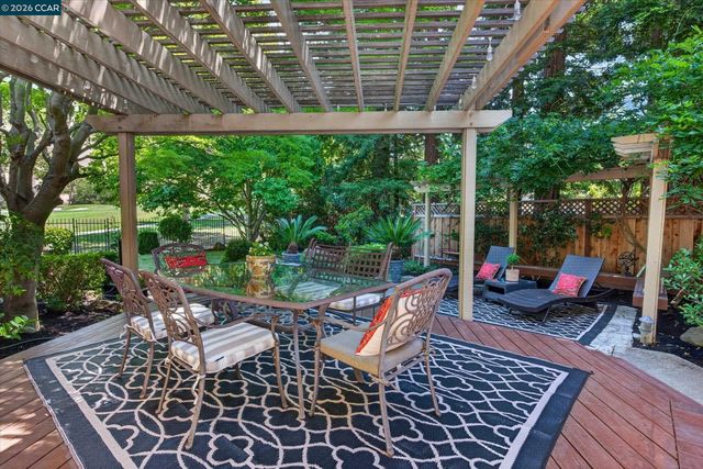 549 Buttonwood Dr, Danville, CA 94506