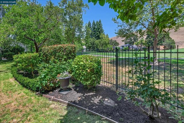 549 Buttonwood Dr, Danville, CA 94506