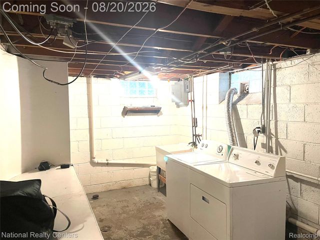 17691 Avon Avenue, Detroit, MI 48219
